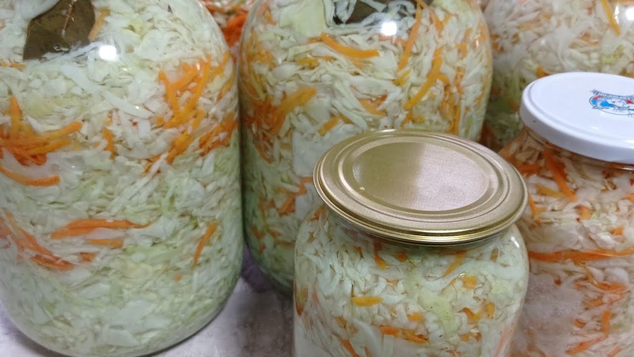 Кулінари поділилися простим рецептом смачної квашеної капусти на зиму