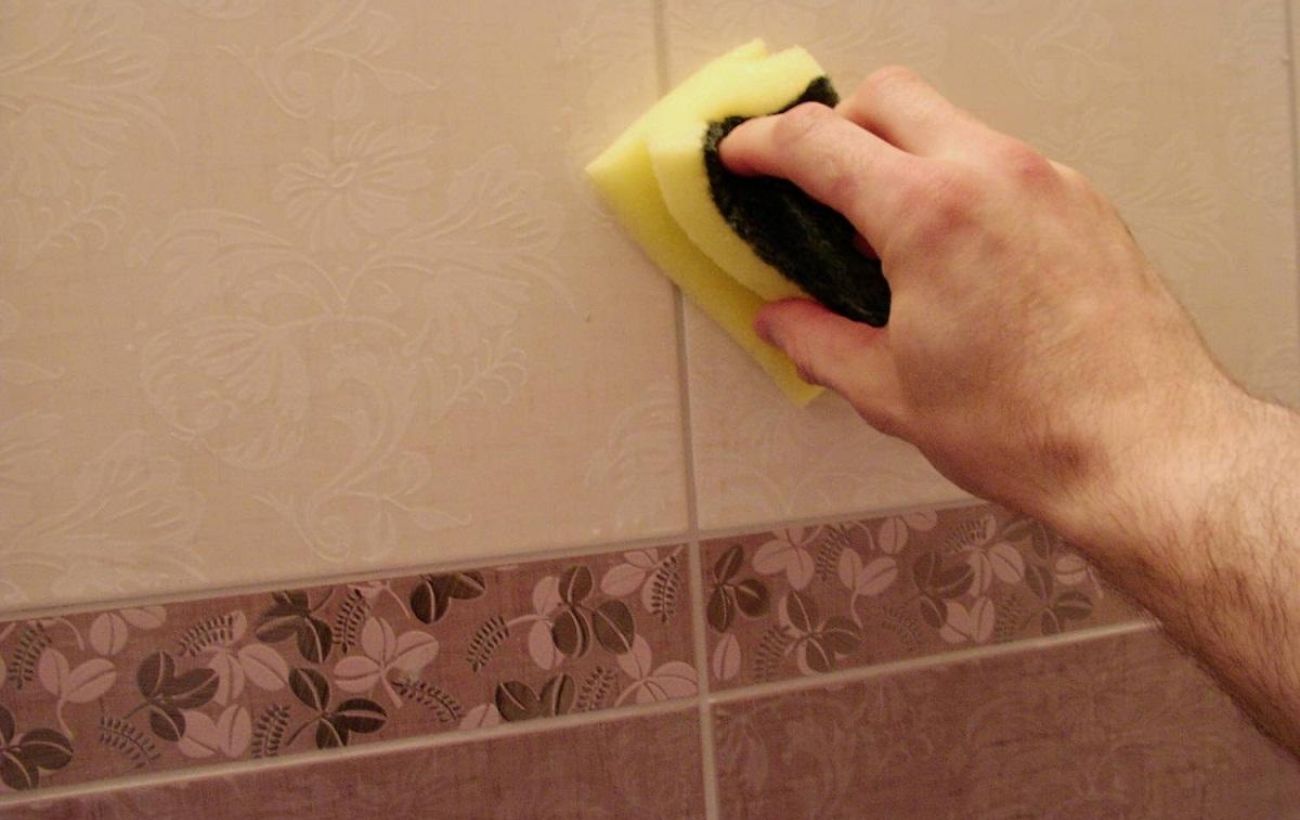 Господині розповіли, як вимити плитку до блиску без хімії