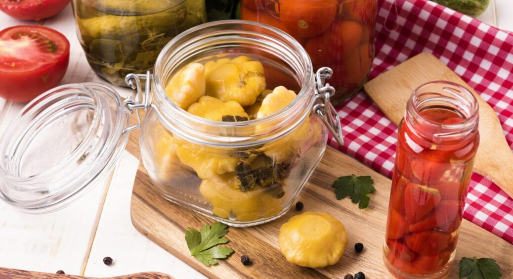 Відмовилася від багатьох видів консервації. Але ці ТОП-5 рецептів – справжня “паличка-виручалочка” взимку 