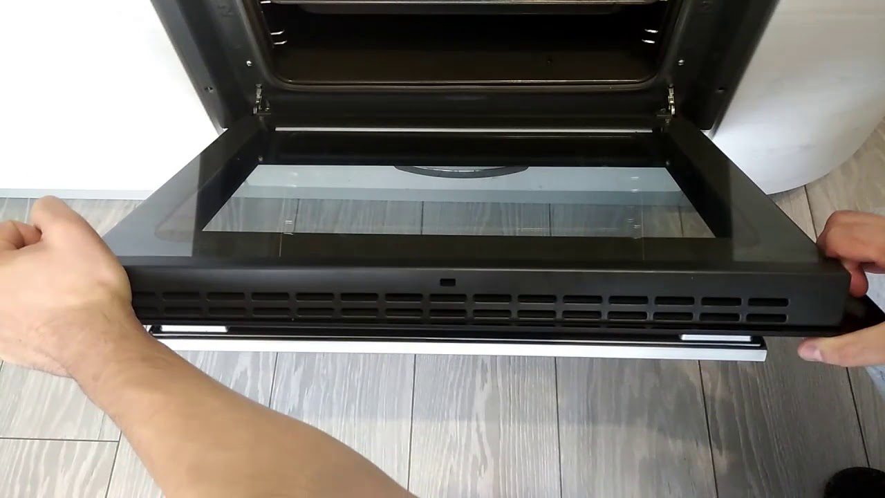 Господині назвали дієвий спосіб для очищення духовки 