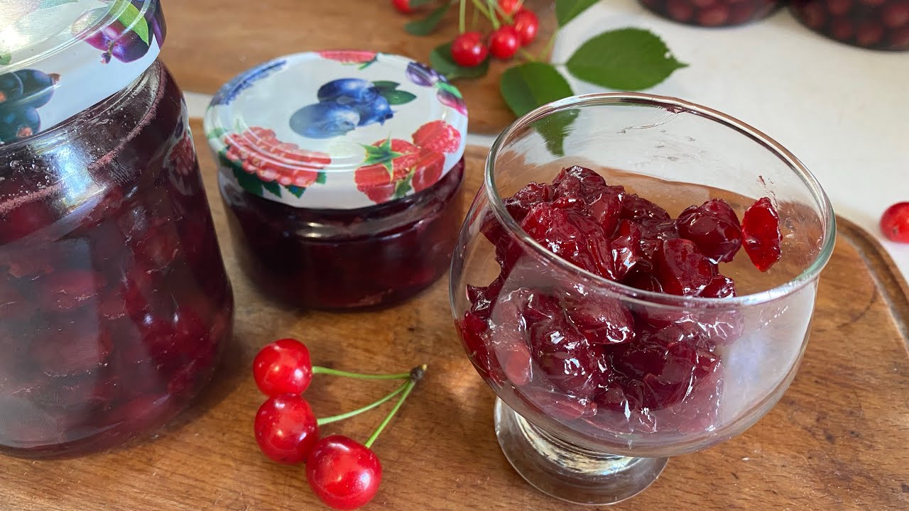 Кулінари розповіли, як приготувати ідеальне густе варення з вишні за 20 хвилин