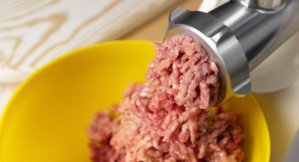 Підслухала на ринку і тепер завжди купую фарш, дивлячись на ці 3 фактори: і чому я раніше не знала цього 