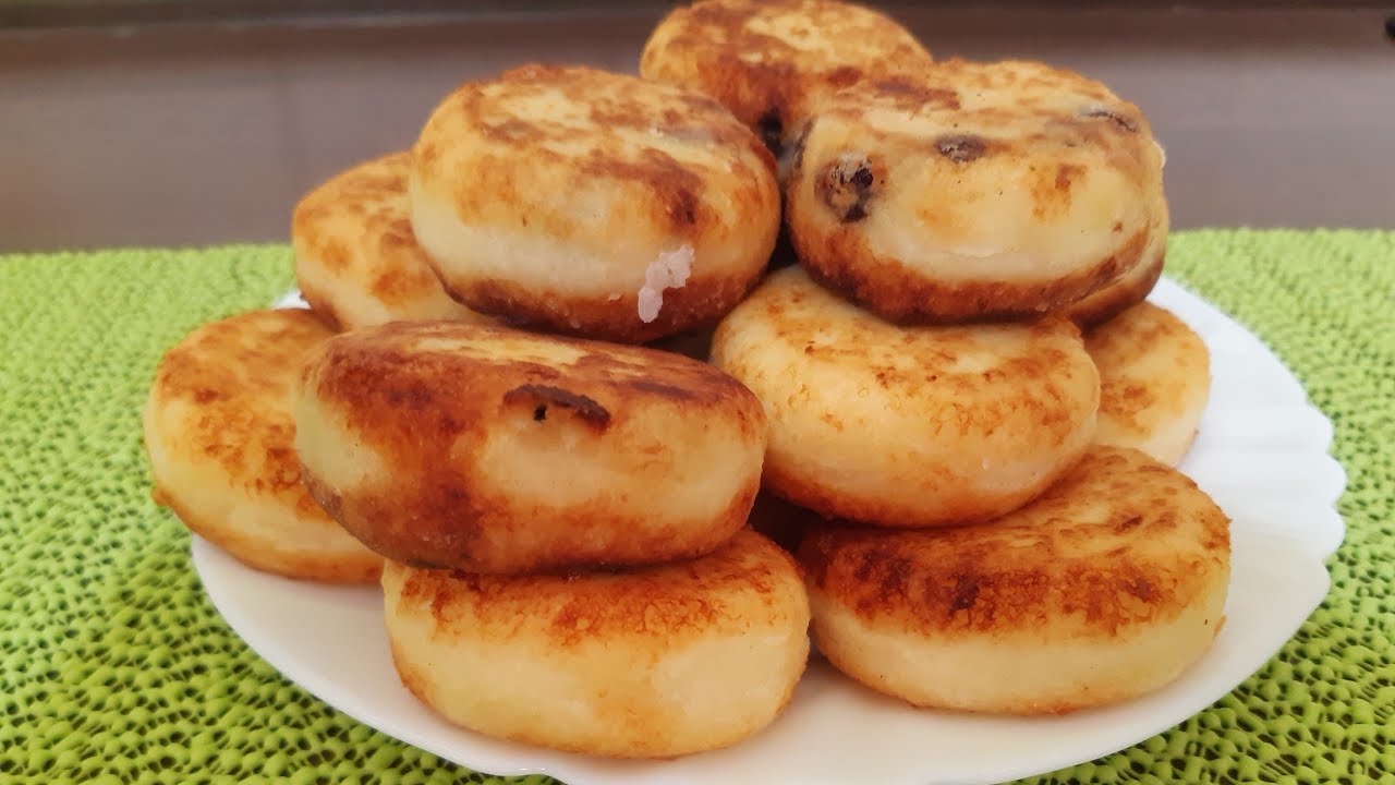 Кулінари розповіли, як приготувати смачні сирники з манкою без борошна