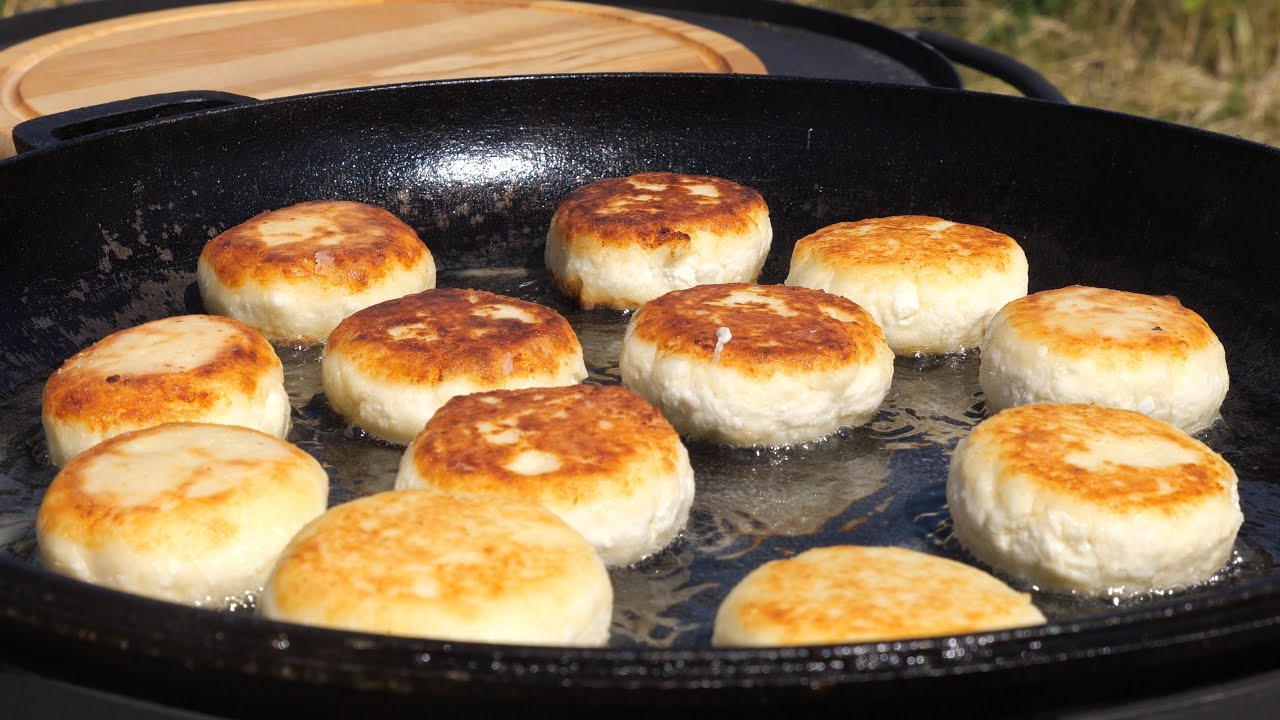 Кулінари розповіли, як приготувати смачні сирники з манкою без борошна