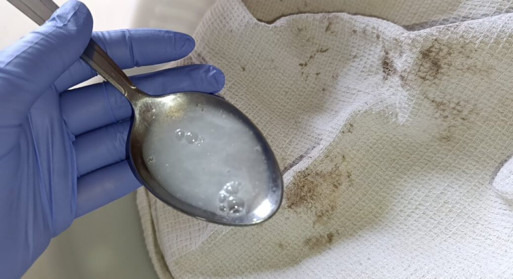 Свекруха сказала на мої рушники, що “це страхіття”: я не розгубилася, “заварила” 1 розчин, і вони — як нові 