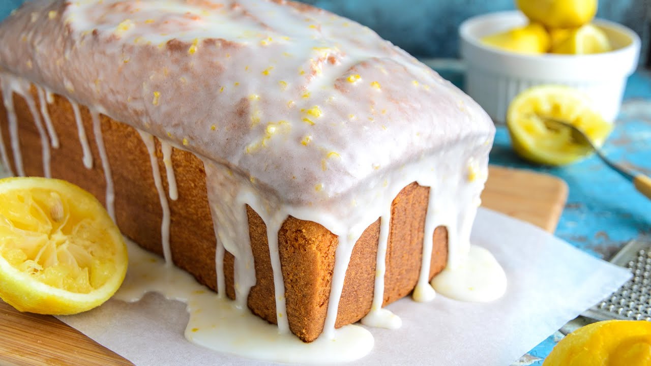 Кулінари розповіли, як приготувати ніжний яблучний кекс з лимонною глазур'ю
