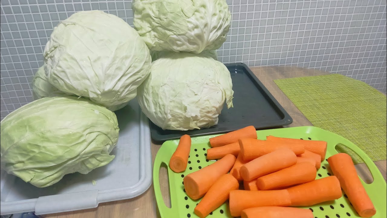 Кулінари розповіли, як приготувати найсмачнішу і найкориснішу квашену капусту