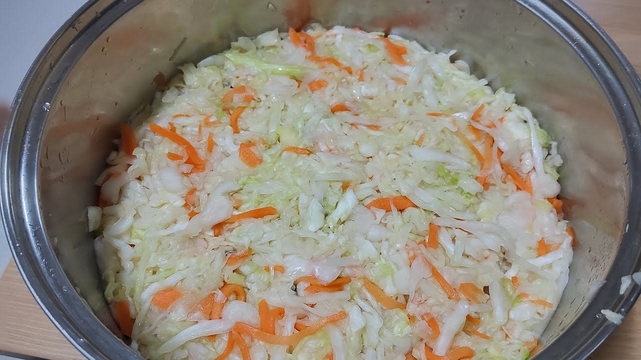 Кулінари розповіли, як приготувати швидку квашену капусту за добу без оцту