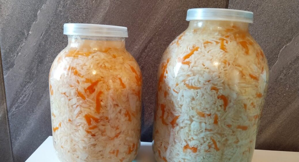 Всі “кричать” про користь квашеної капусти, але мовчать про 1 факт — їсти її можна не всім: є тому пояснення 