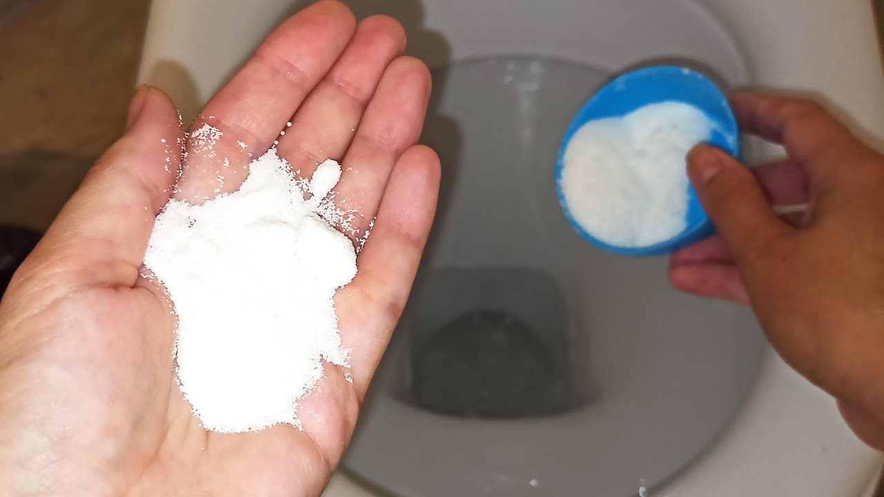 Покоївки назвали 3 способи, які допоможуть за 5 хв позбутися іржі в унітазі