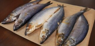 Експерти розповіли, як правильно вибрати оселедець з ікрою