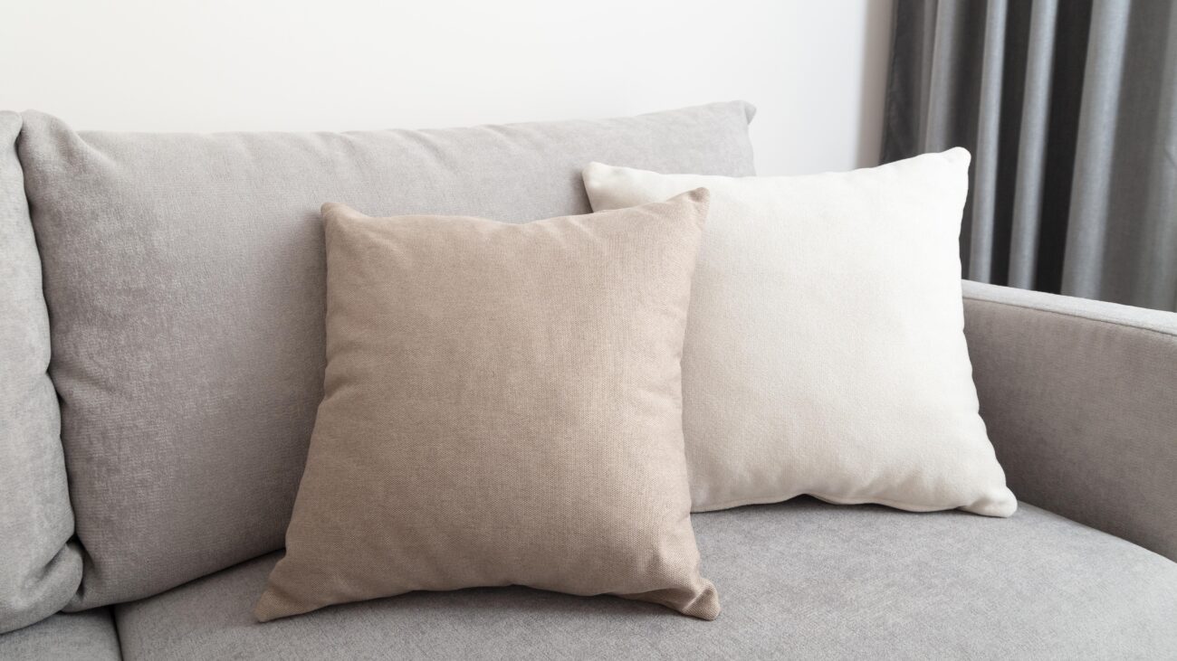 Покоївки назвали засіб, після якого навіть зношені подушки запахнуть свіжістю