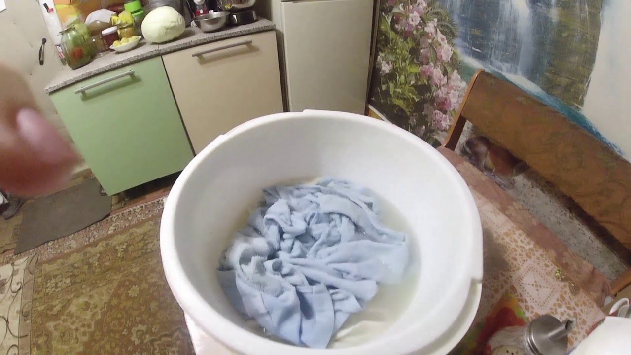 Господині розповіли, який засіб з кухні допоможе вивести жирні плями 