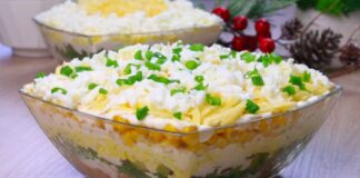 Кулінари розповіли, як приготувати салат із тунцем, кукурудзою, сиром та яйцями