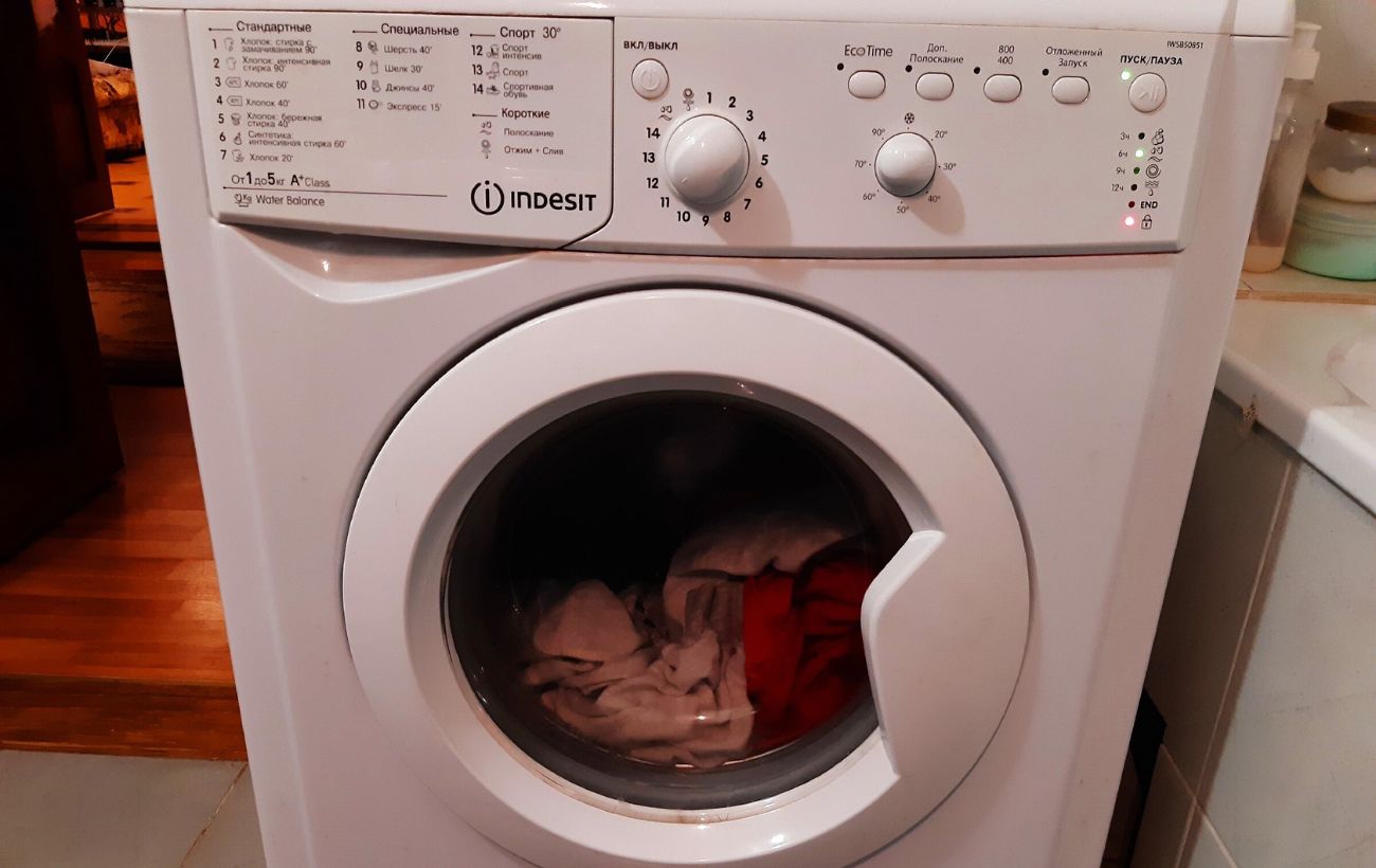 Як зафіксувати пральну машину у ванній