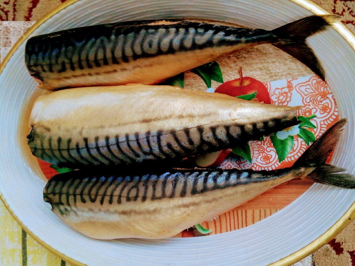 Кулінари розповіли, як без коптильні приготувати смачну копчену скумбрію в домашніх умовах