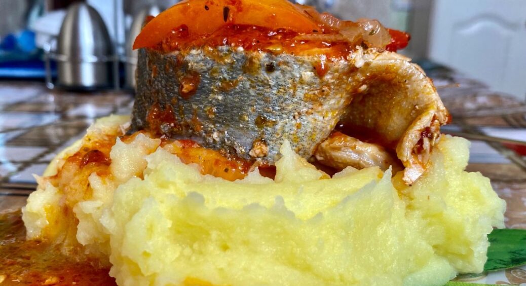 За 20 хвилин готую горбушу під овочевим гарніром: ніжна й соковита – після вечері і шматочку не залишається 