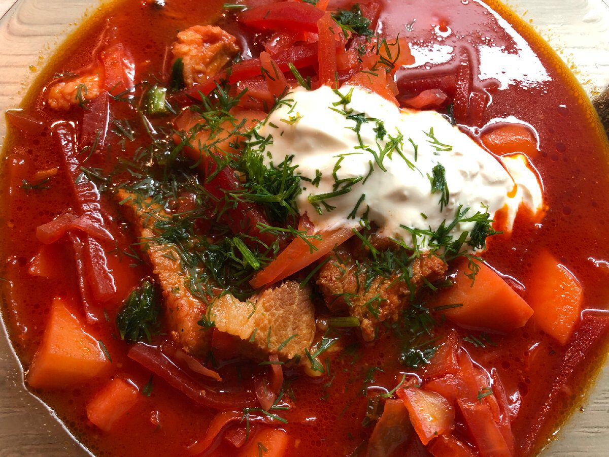 Кулінари розповіли, як приготувати дійсно смачний і насичений український борщ – проста добавка