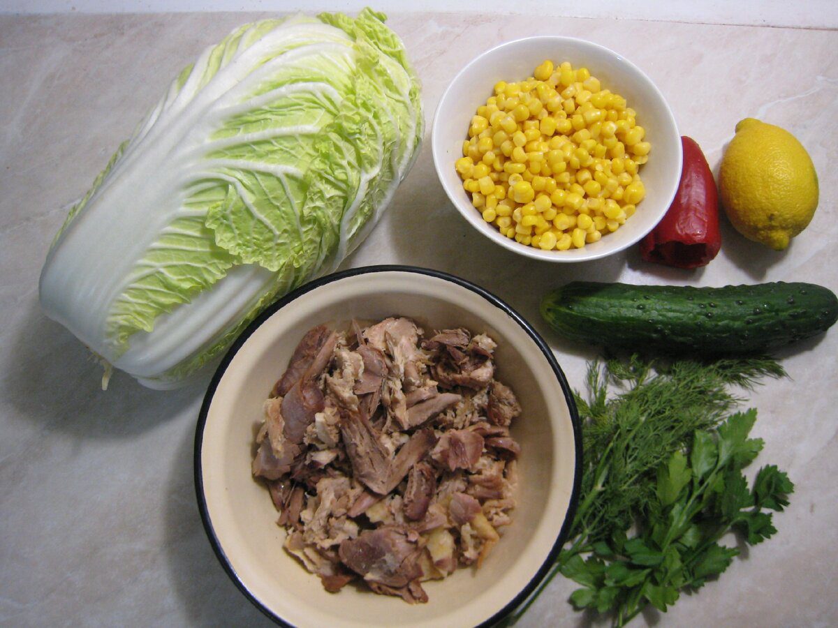 Експерти порадили приготувати смачний салат до Нового року, який сподобається його символу