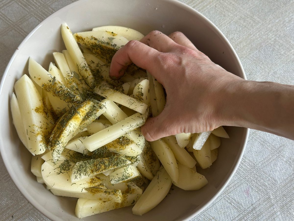 Кулінари розповіли, яким способом покращити смак смаженої картоплі – корисна порада