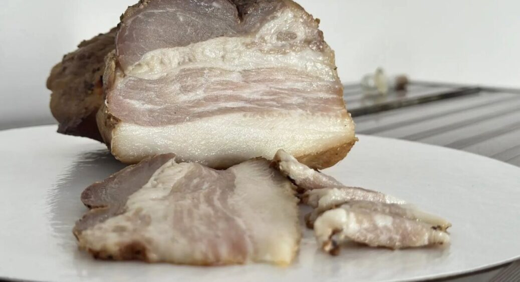 Розповідаю тільки 1 раз: як смачно засолити сало – 2 найкращі та перевірені рецепти для кожного 