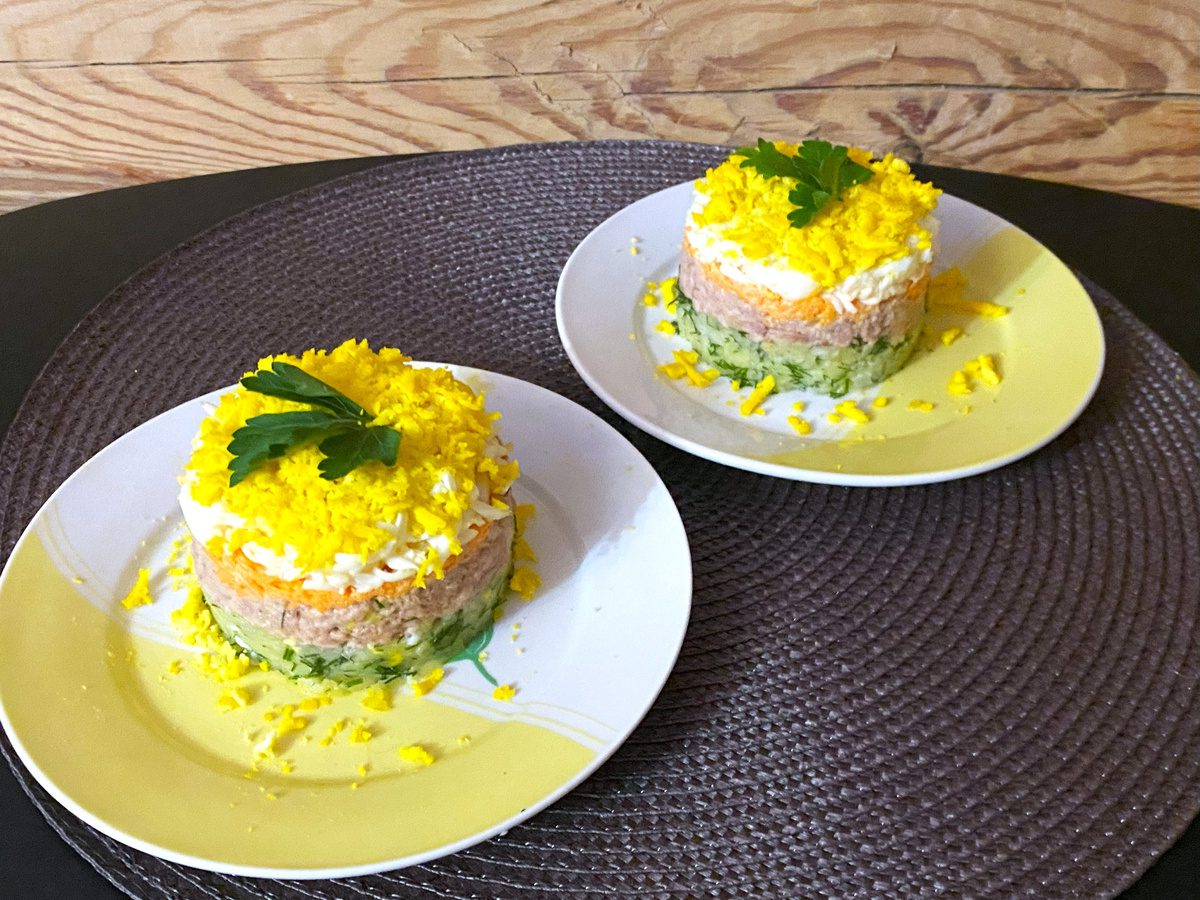 Кулінари розповіли, як краще приготувати смачний салат Мімоза без картоплі та моркви