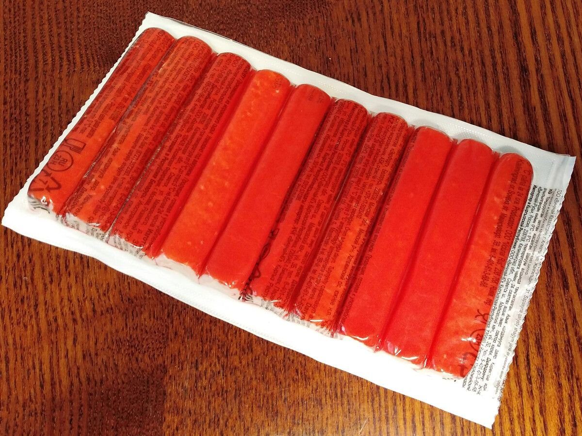 Експерти розповіли, як обрати якісні та смачні крабові палички до святкового столу – лайфхак