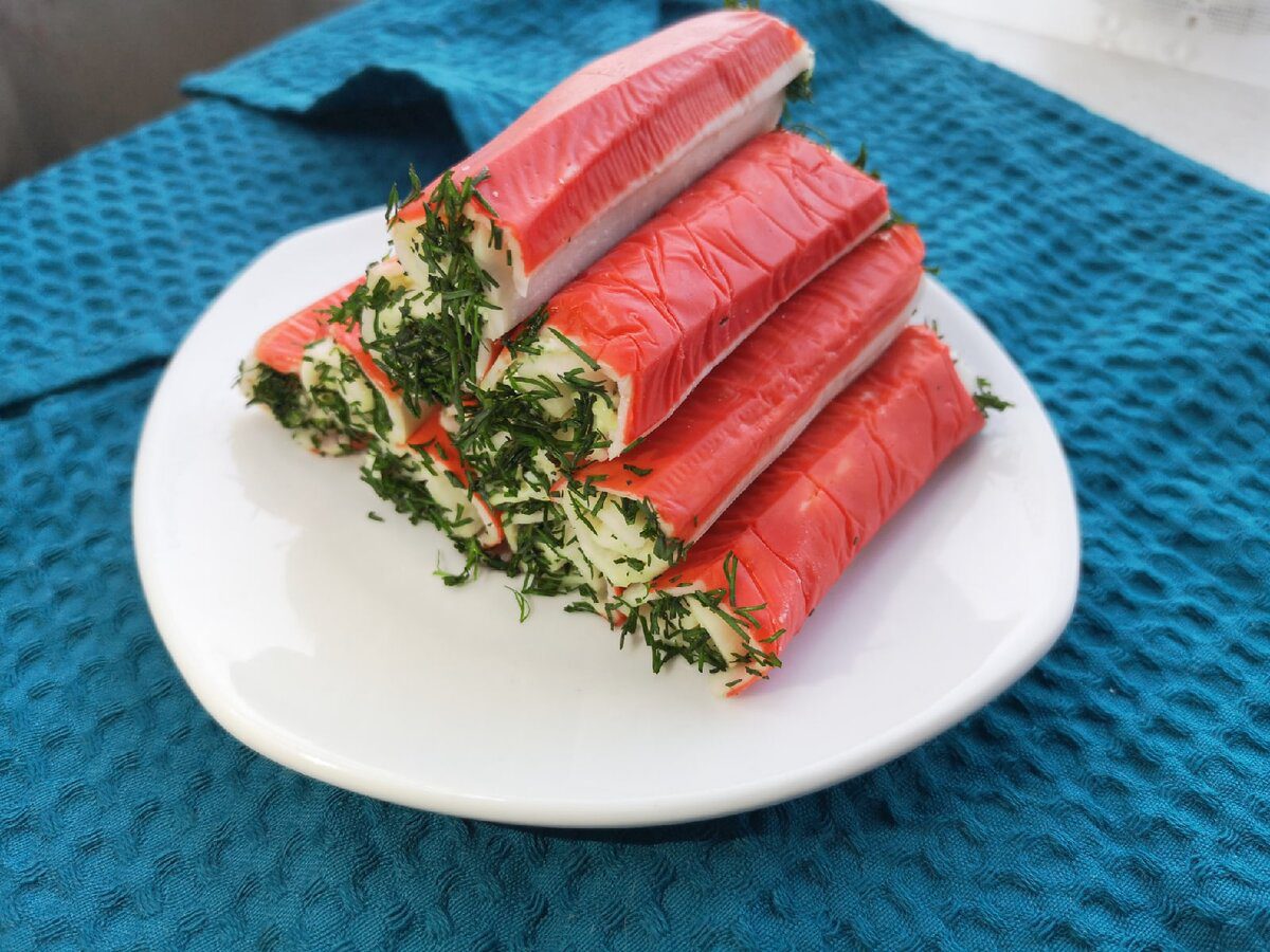 Експерти розповіли, як обрати якісні та смачні крабові палички до святкового столу – лайфхак