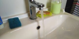 Експерти розповіли, як за кілька хвилин позбутися вапняного нальоту у ванній 