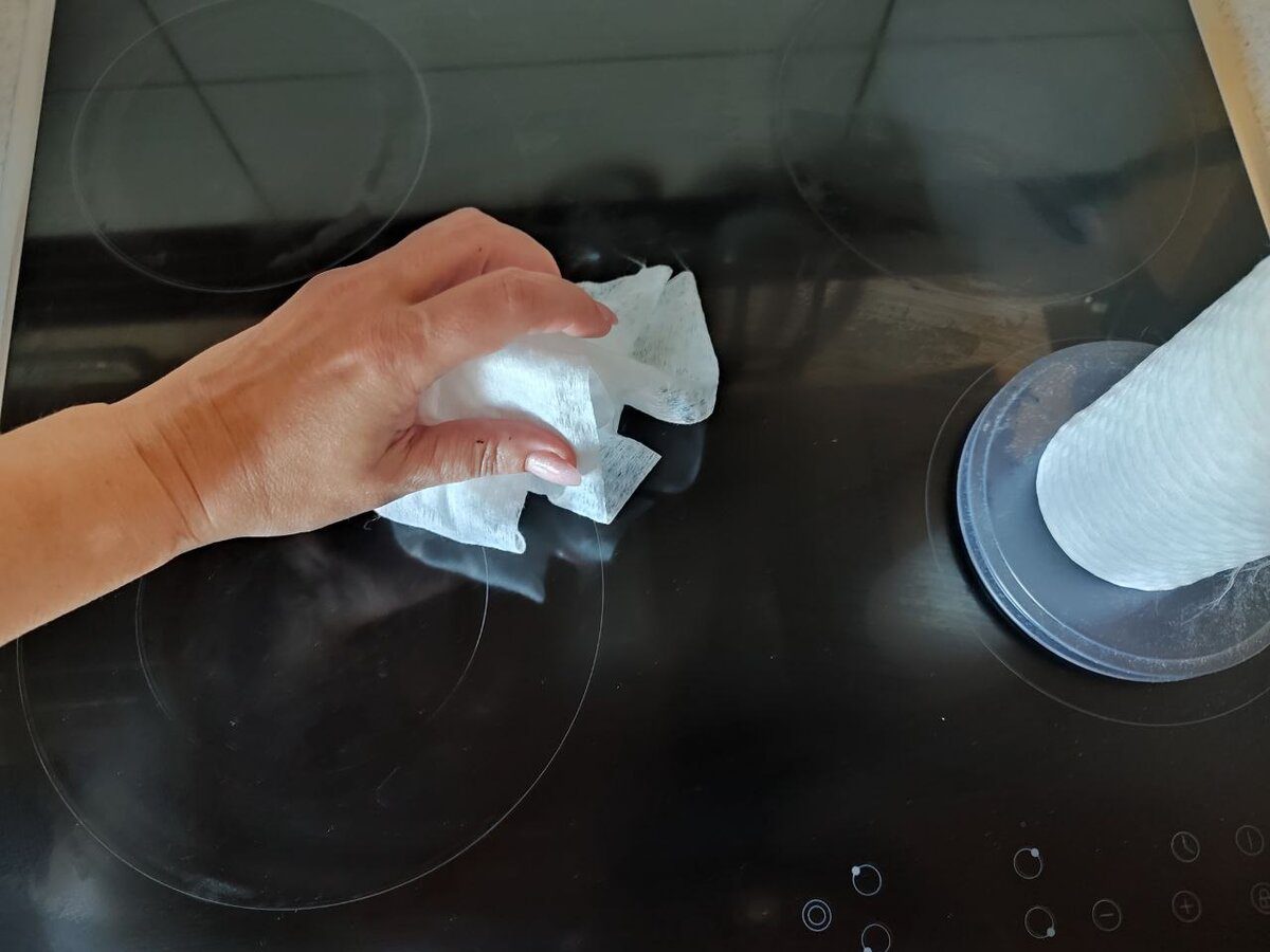 Експерти розповіли, як очистити кухонну плиту до блиску за допомогою простого засобу