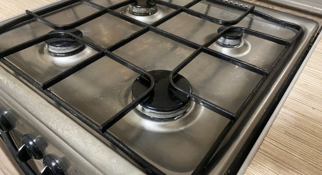 Протерла плиту 2 ложками суміші з кухні – жир знімається без зусиль. Ніколи не купую дорогі чистячі засоби 