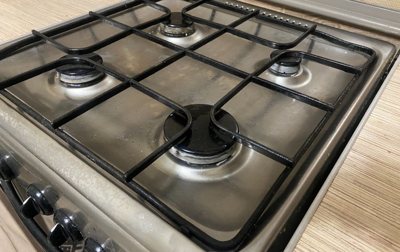 Господині назвали просту суміш для видалення жиру з кухні 