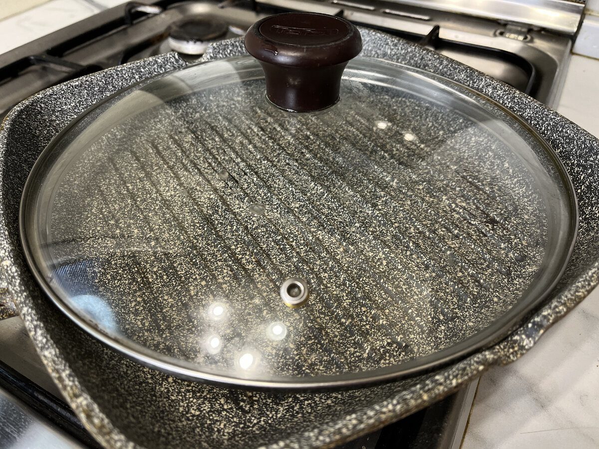 Експерти розповіли, що робити, щоб не пригорала їжа до сковорідки