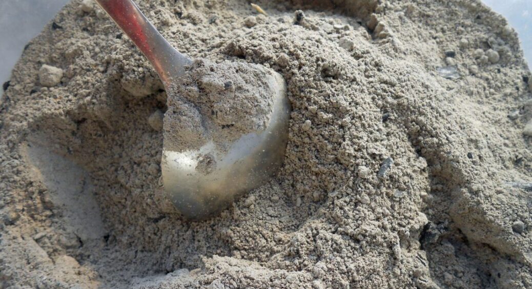 Є тільки 1 правильний спосіб використання золи – і я здивувалась, коли дізналась: 3 основні переваги 