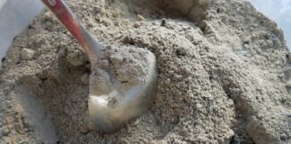 Як використовувати золу на ділянці