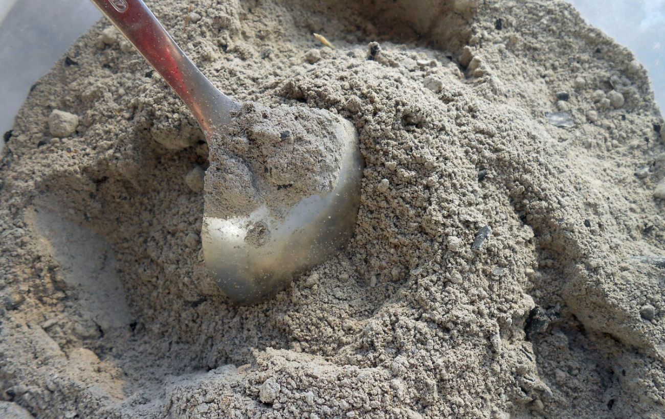 Як використовувати золу на ділянці