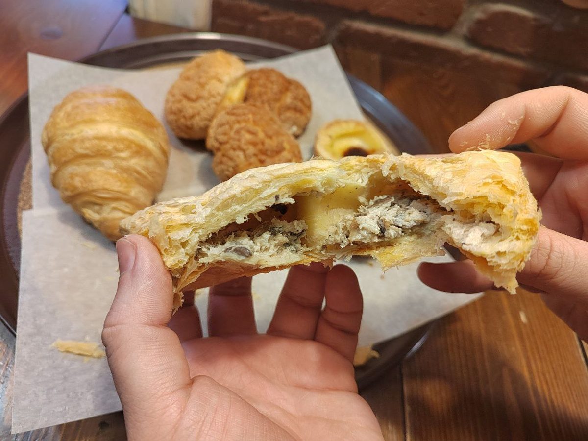 Кулінари розповіли, як приготувати смачні слойки з куркою нашвидкуруч на власній кухні