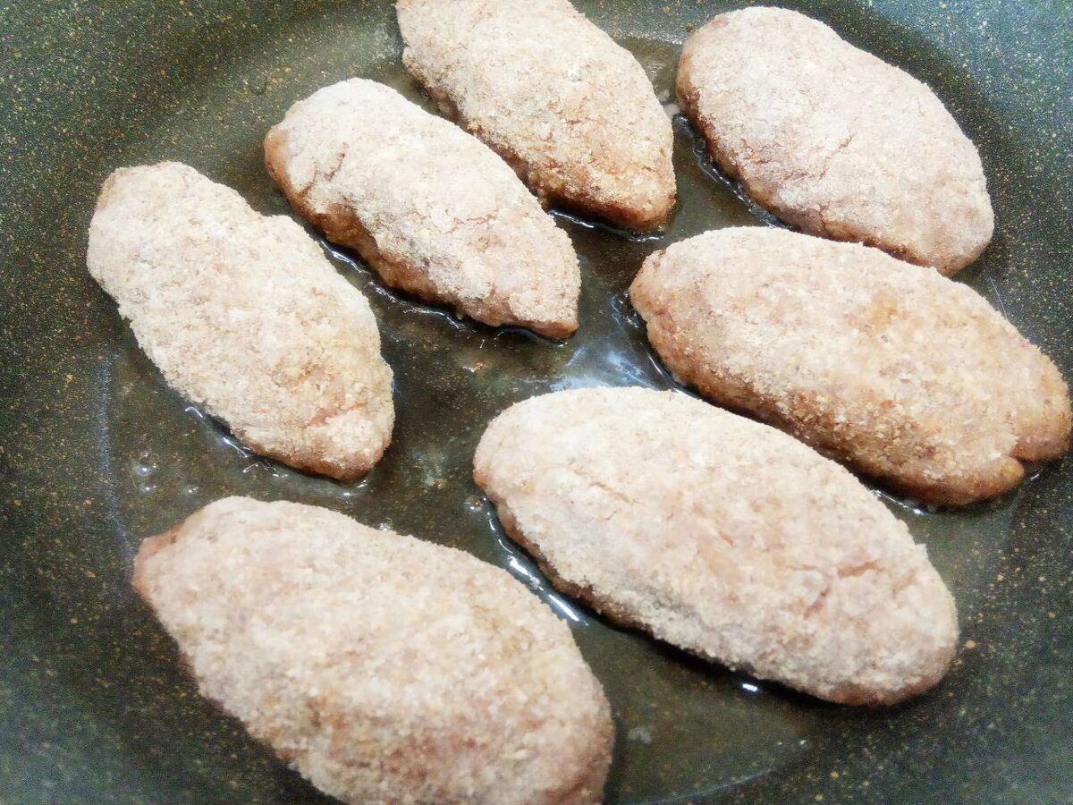 Кулінари розкрили основні секрети приготування соковитого фаршу для смачних котлет