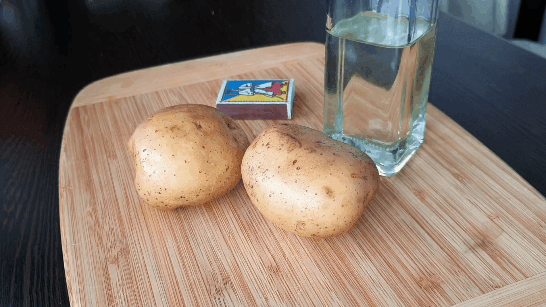 Експерти розповіли, як змайструвати свічку з картоплі та олії