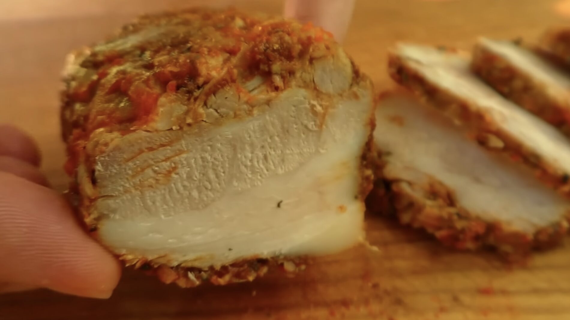 Господині розповіли, як вдома зробити сало, яке схоже на копчене 