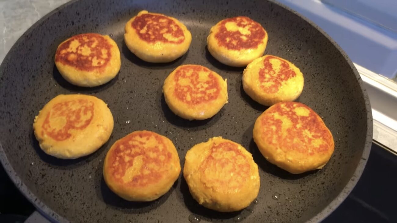 Господині розповіли, як приготувати неймовірно смачні гарбузові сирники Господині розповіли, як приготувати неймовірно смачні гарбузові сирники