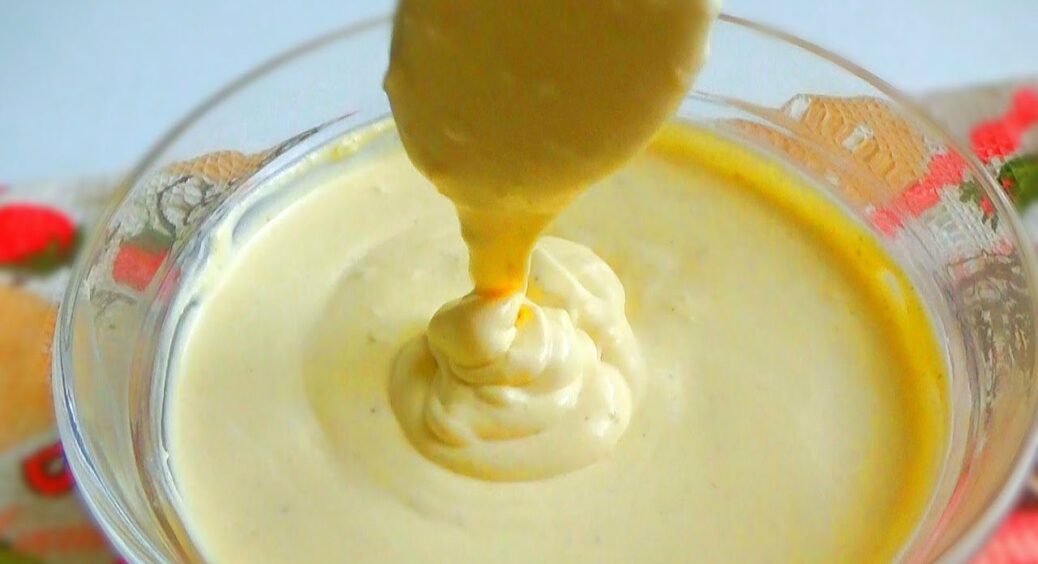 Не було майонезу, то взяла 3 ложки сметани з гірчицею: і салат “Олів’є” вийшов на новий рівень смаку 