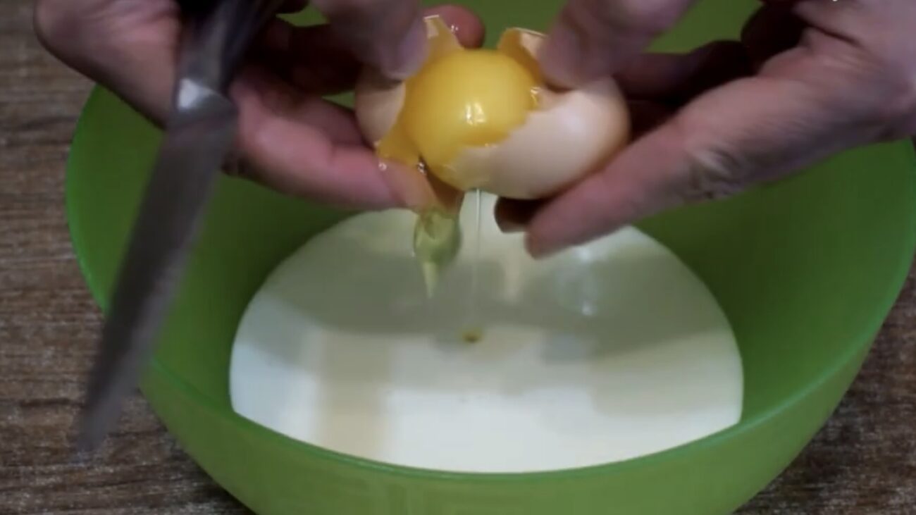 Господині розповіли, як приготувати смачну страву з фаршу та кефіру 