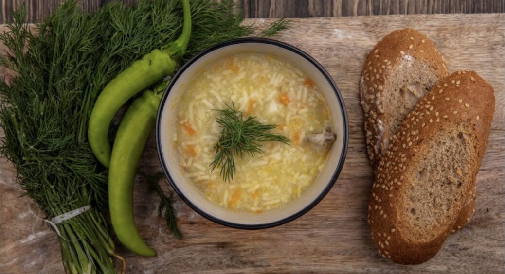 На плиті кипить 1 каструля, а запах смакоти – на весь під’їзд: секретний рецепт “Зупи” від кухаря з Буковини 