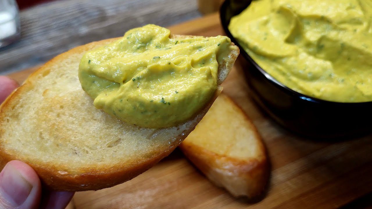 Господині розповіли, як готувати смачну намазку з плавлених сирків 