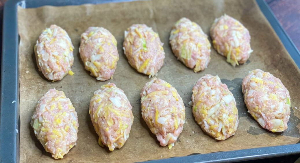 300 г фаршу, жменька капусти і 1 яйце: щотижня готую це замість звичайних котлет — нічого краще ще не їла 