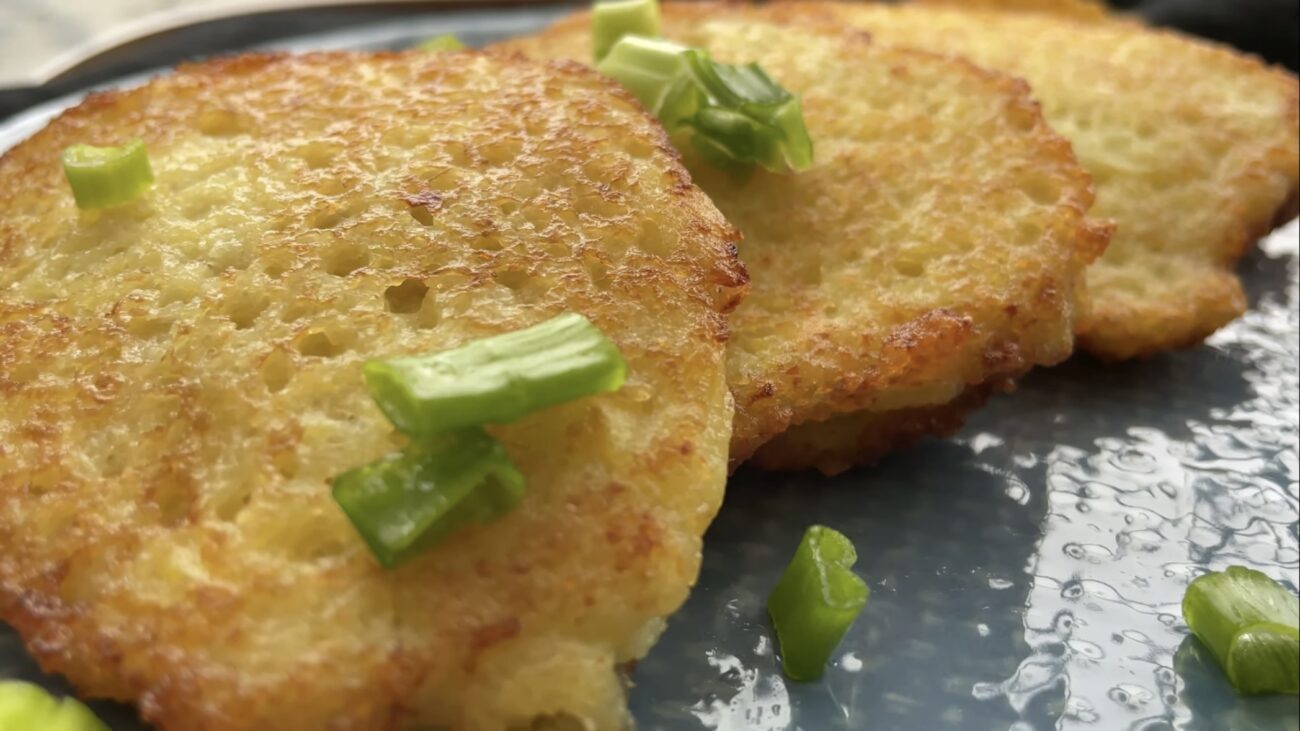 Господині розповіли, як готувати деруни з картоплі без тертки Господині розповіли, як готувати деруни з картоплі без тертки