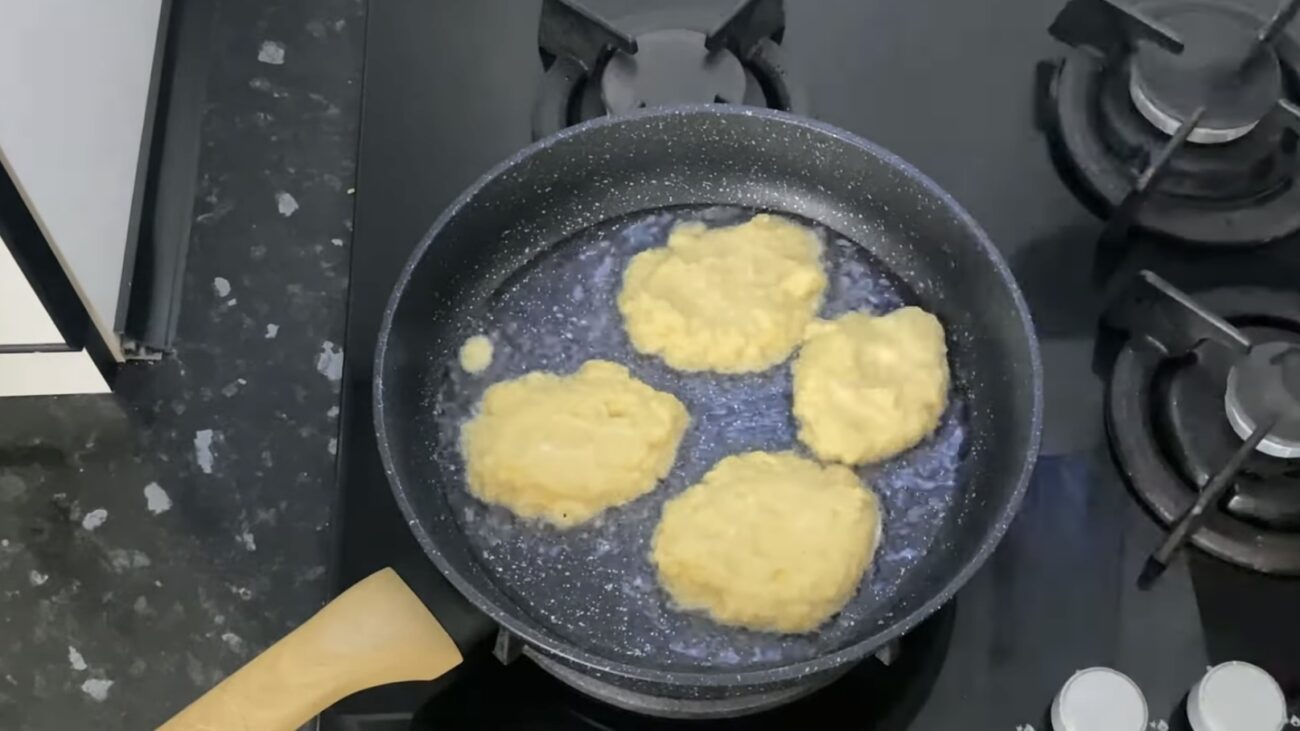 Господині розповіли, як готувати деруни з картоплі без тертки Господині розповіли, як готувати деруни з картоплі без тертки