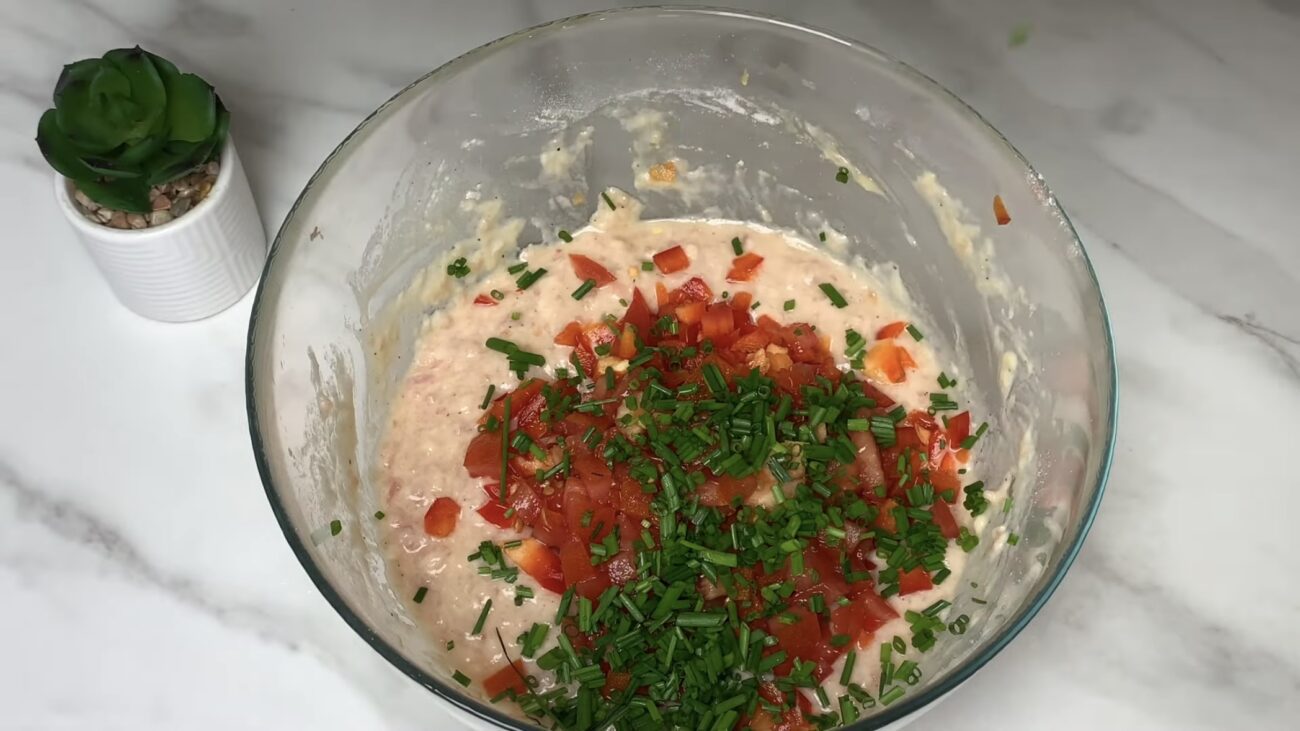 Господині поділилися рецептом смачної вечері з жменьки фаршу та кефіру 