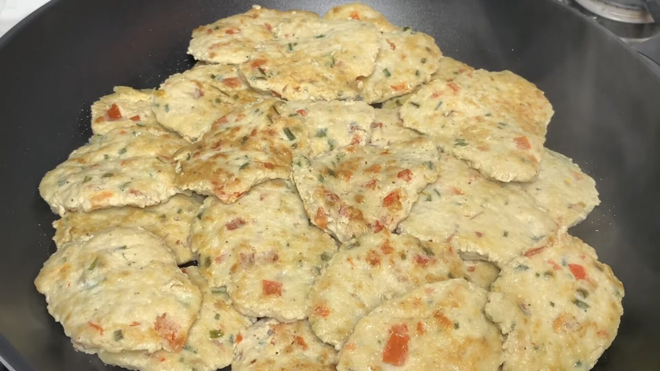 Господині поділилися рецептом смачної вечері з жменьки фаршу та кефіру 